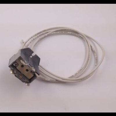 Cabo cinzento com conector metálico retangular de 14 pinos, com parafusos de fixação