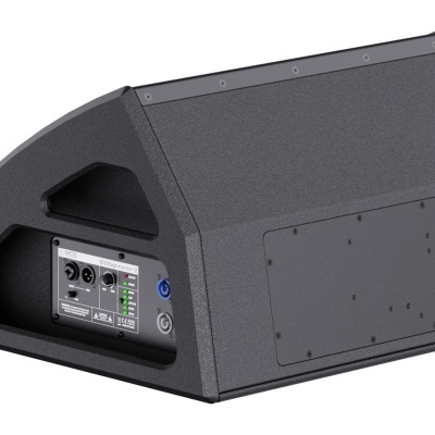 Coluna activa preta para som profissional com painel lateral e ligações visíveis