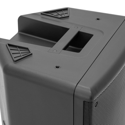 Coluna de som preta portátil com grelha metálica frontal