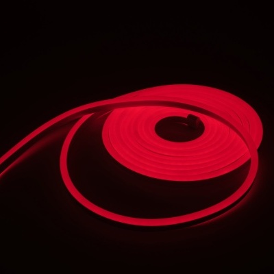 Fita LED vermelha flexível iluminada enrolada