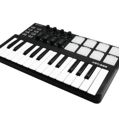 Controlador MIDI AKAI MPK Mini preto com teclas, botões rotativos e pads brancos