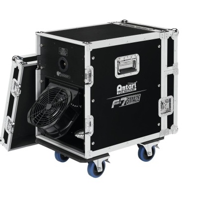 Equipamento Antari F-7 DMX42 preto com ventilador e estrutura metálica em rodízios