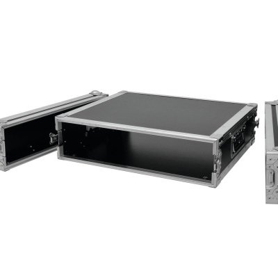 Mala de transporte preta com armação prateada aberta em três partes