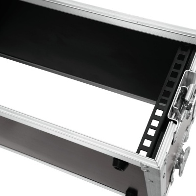 Caixa metálica de transporte com interior preto e fechos laterais