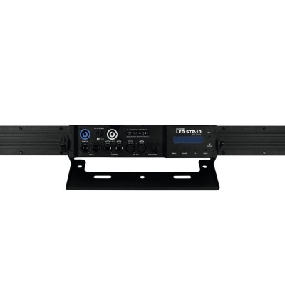 Painel de controlo preto com mostrador digital e botões