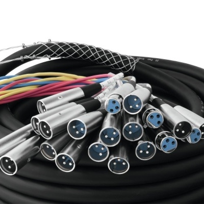 Cabos XLR com conectores metálicos em várias cores