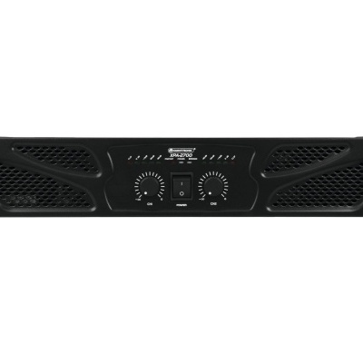 Amplificador profissional preto com botões e grelhas laterais