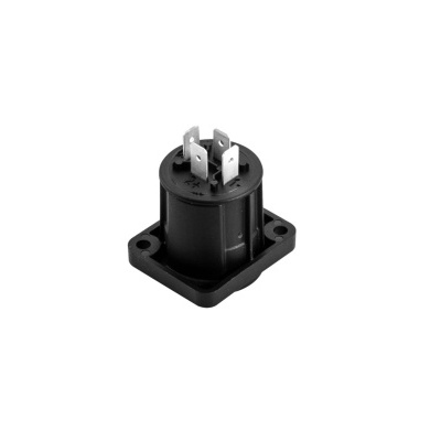 Conector elétrico preto com três pinos e base quadrada