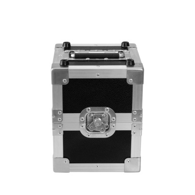 Mala de transporte pequena preta com detalhes metálicos prateados e fechadura central