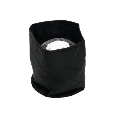 Copo térmico prateado numa bolsa preta de tecido