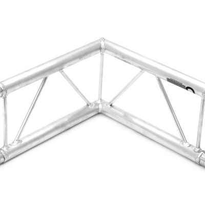 Estrutura metálica de alumínio em ângulo com reforços triangulares.