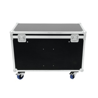 Caixa de transporte preta com rodas azuis e estrutura metálica