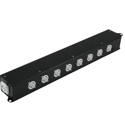 Tira de energia preta metálica com oito tomadas industriais