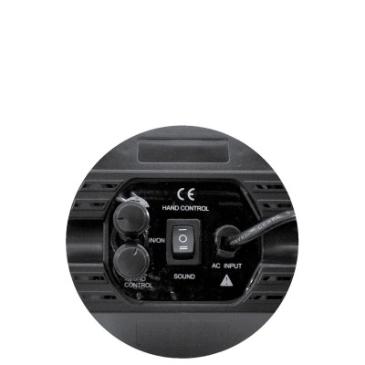 Parte traseira de equipamento elétrico preto com controlos e entradas