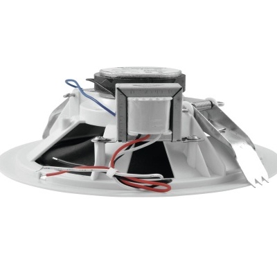 Coluna de som redonda branca com cabos expostos