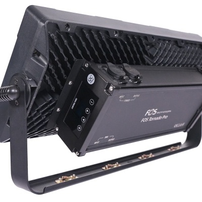 Projetor de iluminação LED profissional preto com estrutura ajustável