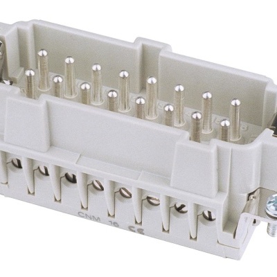 Conector elétrico retangular cinza com pinos metálicos e parafusos.