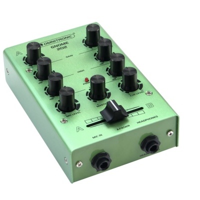 Pedal de efeitos para guitarra verde metálico com botões pretos e texto Pigtronics Green Box