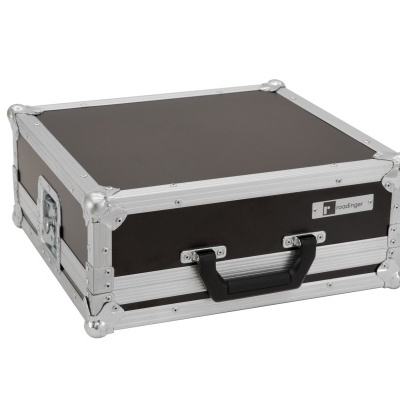 Mala rígida preta com cantos reforçados em metal e pega preta