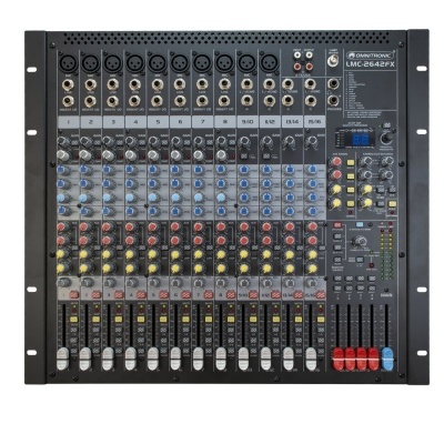 Mesa de mistura de som preta com botões e entradas diversas