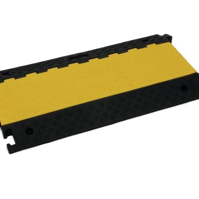 Tapete de proteção para cabos amarelo e preto com textura antiderrapante