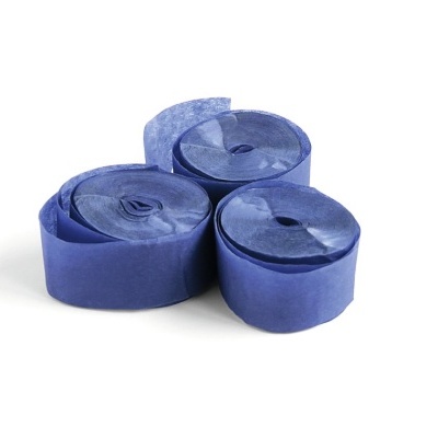 Três rolos de fita azul de tecido fino sobre fundo branco