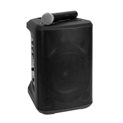 Coluna de som preta com microfone sem fios em fundo branco