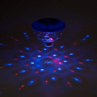 Dispositivo luminoso redondo a projetar luzes azuis e vermelhas