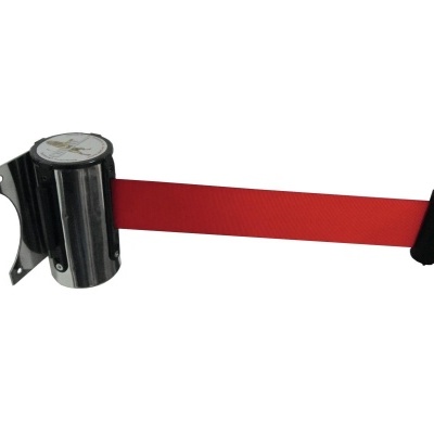 Barreira de cinta retrátil de parede com cinta vermelha e pega preta