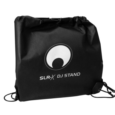 Mochila preta com logo e texto SLR X DJ STAND em branco