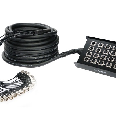 Cabo multipar preto com conectores XLR e painel com 16 entradas XLR