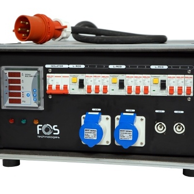 Painel elétrico móvel metálico com interruptores e conetores azuis