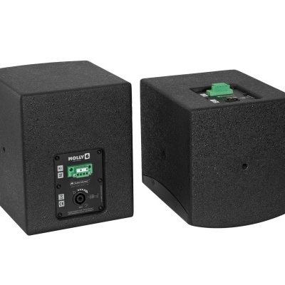 Altifalantes pretos quadrados com textura e painéis traseiros visíveis