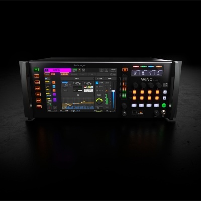 Mesa de mistura digital Behringer WING com ecrã tátil e botões coloridos