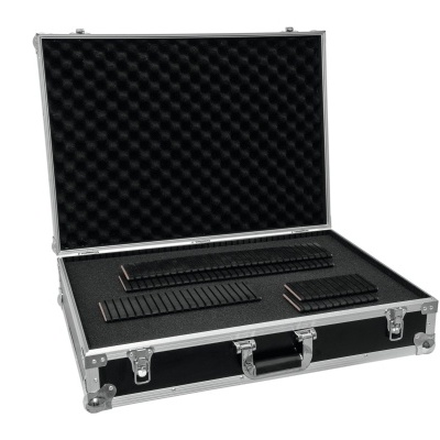 Mala profissional preta com interior almofadado, contendo peças pretas organizadas