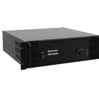 Amplificador de áudio profissional preto Soundtraxx PAP1000 em fundo branco