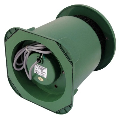 Altifalante industrial verde cilíndrico com cabo elétrico e etiqueta técnica