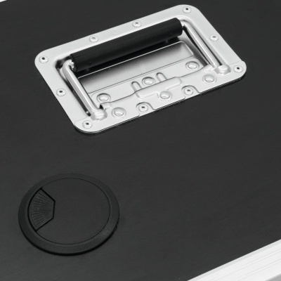 Mala preta rígida com pega metálica dobrável e tampa redonda de plástico