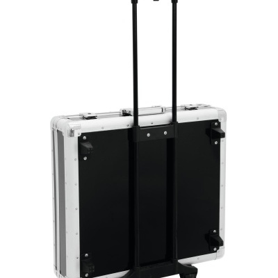 Mala rígida preta com cantos prateados, rodas e pega extensível