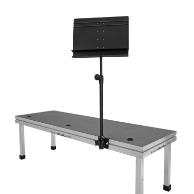 Mesa preta e prateada com suporte vertical ajustável