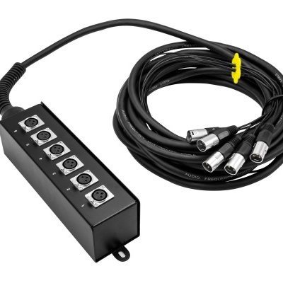 Extensão de áudio preta com conectores XLR