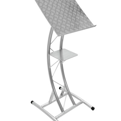 Expositor metálico prateado com superfície inclinada texturizada e prateleira