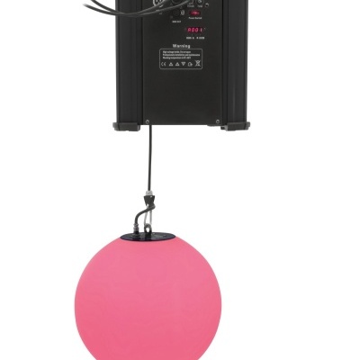 Esfera luminosa rosa suspensa ligada a dispositivo eletrónico preto