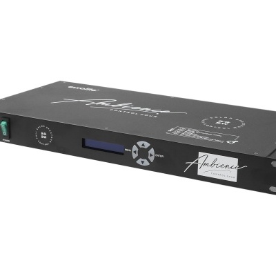 Equipamento de áudio reto preto com visor azul e texto Ambience