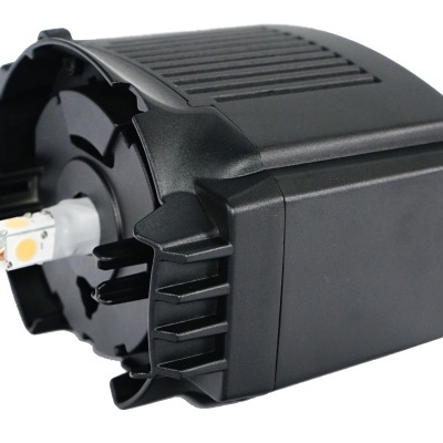 Componente automóvel preto com LED branco