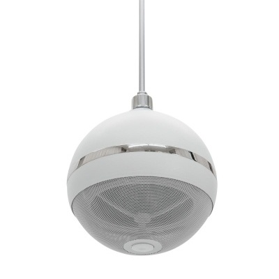 Luminária pendente esférica branca com detalhe cromado e grelha inferior