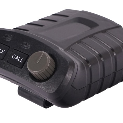 Radio comunicador portátil preto com botões TALK e CALL