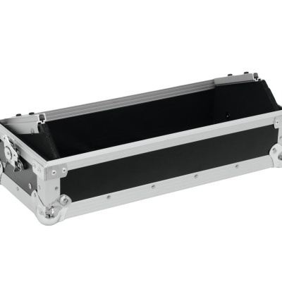 Estojo retangular preto com estrutura metálica prateada e interior revestido preto