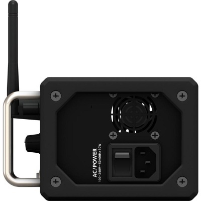 Dispositivo eletrónico preto com antena, alça metálica e porta AC/POWER