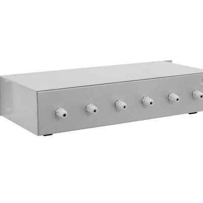 Dispositivo eletrónico cinzento com seis botões frontais brancos